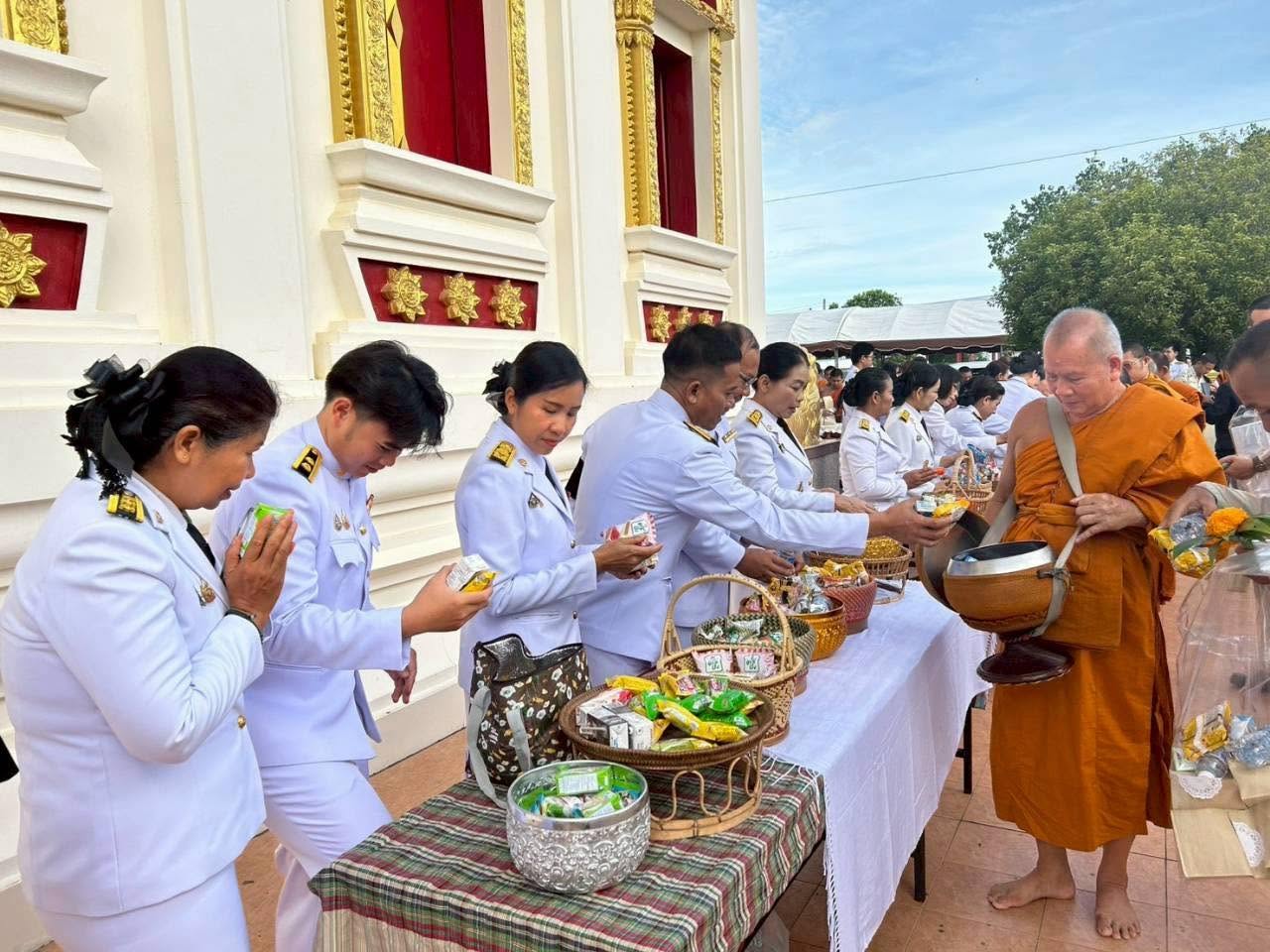 title - ส.ป.ก.ยโสธร ร่วมพิธีเจริญพระพุทธมนต์และทำบุญตักบาตรถวายพระกุศล เนื่องในโอกาสฉลองพระชนมายุ 99 พรรษา  สมเด็จพระอริยวงศาคตญาณ สมเด็จพระสังฆราช สกลมหาสังฆปริณายก